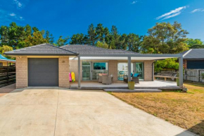 Rose's Beach Pad - Matarangi Holiday Home